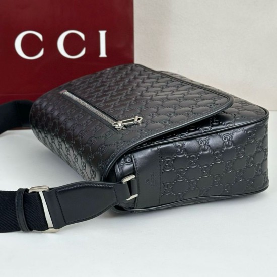 Replica Borsa a tracolla media Gucci 850235 GG Emblem Uomo Nero Imitazioni Replica Borsa a tracolla media Gucci 850235 GG Emblem Uomo Nero