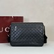 Replica Borsa a tracolla media Gucci 850235 GG Emblem Uomo Nero Imitazioni Replica Borsa a tracolla media Gucci 850235 GG Emblem Uomo Nero