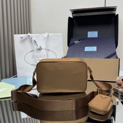 Borsa a tracolla Prada Re-Nylon 1BC167 Marrone Borsa a tracolla Prada Re-Nylon 1BC167 Marrone