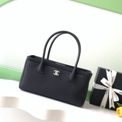 Replica Borse tote Chanel Cerf Executive AS2156 pelle di caviale Nero