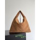 Replica borse griffate a tracolla Bottega Veneta Large Hop pelle scamosciata marrone Imitazioni Replica borse griffate a tracolla Bottega Veneta Large Hop pelle scamosciata marrone