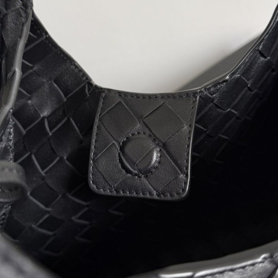 Replica Borsa a tracolla Bottega Veneta Campana piccola intrecciata Nero Imitazioni Replica Borsa a tracolla Bottega Veneta Campana piccola intrecciata Nero