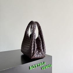 Replica Bora Pari a tracolla Bottega Veneta Campana piccola intrecciata Caffè Imitazioni Replica Bora Pari a tracolla Bottega Veneta Campana piccola intrecciata Caffè