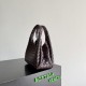 Replica Bora Pari a tracolla Bottega Veneta Campana piccola intrecciata Caffè