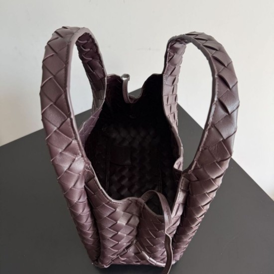 Replica Bora Pari a tracolla Bottega Veneta Campana piccola intrecciata Caffè