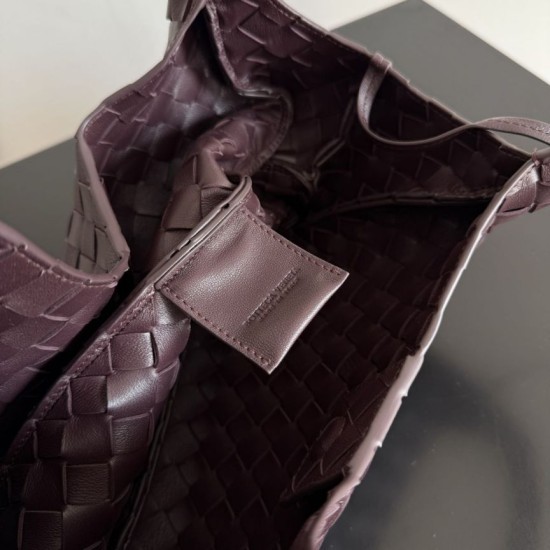 Replica Bora Pari a tracolla Bottega Veneta Campana piccola intrecciata Caffè