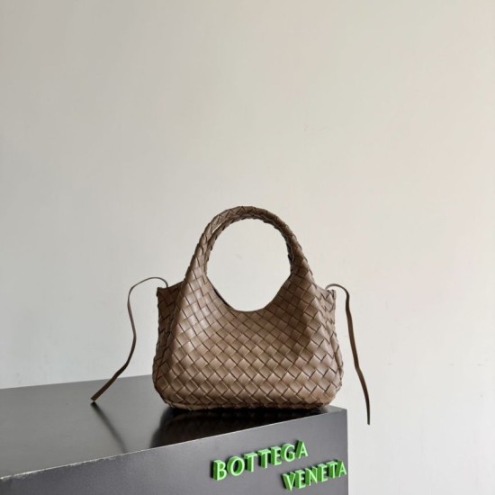 Replica Borsa a tracolla Bottega Veneta Campana piccola intrecciata Marrone Imitazioni Replica Borsa a tracolla Bottega Veneta Campana piccola intrecciata Marrone