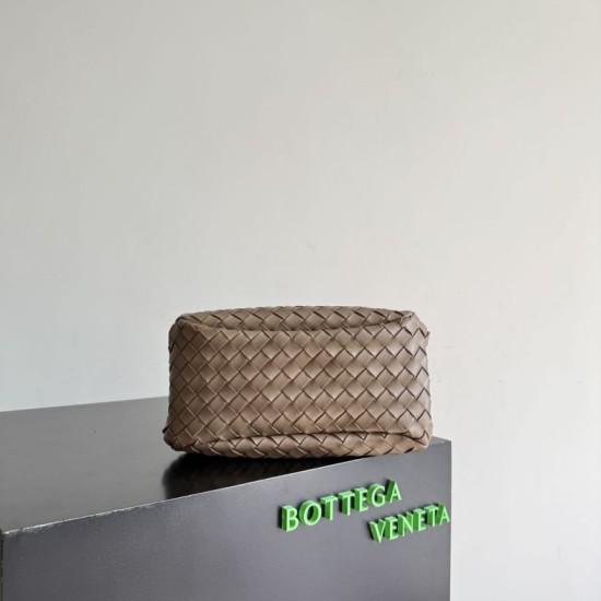 Replica Borsa a tracolla Bottega Veneta Campana piccola intrecciata Marrone Imitazioni Replica Borsa a tracolla Bottega Veneta Campana piccola intrecciata Marrone
