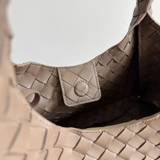 Replica Borsa a tracolla Bottega Veneta Campana piccola intrecciata Marrone Imitazioni Replica Borsa a tracolla Bottega Veneta Campana piccola intrecciata Marrone