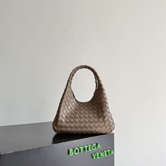 Replica Borsa a tracolla Bottega Veneta Campana piccola intrecciata Marrone Imitazioni Replica Borsa a tracolla Bottega Veneta Campana piccola intrecciata Marrone