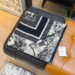 Replica Alta gamma Sciarpa quadrata twill di seta e cashmere Dior Toile de Jouy Sauvage Nero 140 x 140 Imitazioni Replica Alta gamma Sciarpa quadrata twill di seta e cashmere Dior Toile de Jouy Sauvage Nero 140 x 140