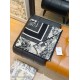 Replica Alta gamma Sciarpa quadrata twill di seta e cashmere Dior Toile de Jouy Sauvage Nero 140 x 140 Imitazioni Replica Alta gamma Sciarpa quadrata twill di seta e cashmere Dior Toile de Jouy Sauvage Nero 140 x 140