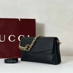 Replica Borsa a tracolla media Gucci GG rilievo con catena 857622 Nero Imitazioni Replica Borsa a tracolla media Gucci GG rilievo con catena 857622 Nero