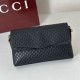 Replica Borsa a tracolla media Gucci GG rilievo con catena 857622 Nero Imitazioni Replica Borsa a tracolla media Gucci GG rilievo con catena 857622 Nero