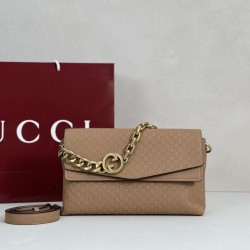 Replica Borsa a tracolla Gucci media con motivo GG goffrato e catena 857622 marrone chiaro