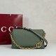Replica Borsa a tracolla Gucci media con motivo GG goffrato e catena 857622 verde Imitazioni Replica Borsa a tracolla Gucci media con motivo GG goffrato e catena 857622 verde
