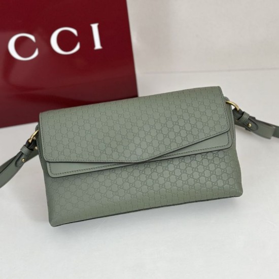 Replica Borsa a tracolla Gucci media con motivo GG goffrato e catena 857622 verde Imitazioni Replica Borsa a tracolla Gucci media con motivo GG goffrato e catena 857622 verde