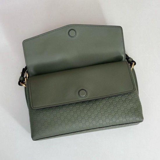 Replica Borsa a tracolla Gucci media con motivo GG goffrato e catena 857622 verde Imitazioni Replica Borsa a tracolla Gucci media con motivo GG goffrato e catena 857622 verde