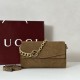 Replica Borsa a tracolla Gucci media con motivo GG goffrato e catena 857622 scamosciata marrone