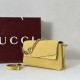 Replica Qualità premium Borse  Gucci media con motivo GG goffrato e catena 857622 scamosciata Giallo