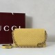 Replica Qualità premium Borse  Gucci media con motivo GG goffrato e catena 857622 scamosciata Giallo