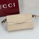 Replica Borsa a tracolla Gucci media con motivo GG goffrato e catena 857622 scamosciata Beige Imitazioni Replica Borsa a tracolla Gucci media con motivo GG goffrato e catena 857622 scamosciata Beige