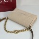 Replica Borsa a tracolla Gucci media con motivo GG goffrato e catena 857622 scamosciata Beige Imitazioni Replica Borsa a tracolla Gucci media con motivo GG goffrato e catena 857622 scamosciata Beige