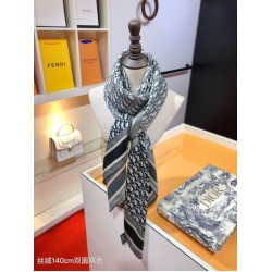 Pari Sciarpa quadrata reversibile in seta e cashmere Dior Oblique Diortwin grigio/nero 140 x 140