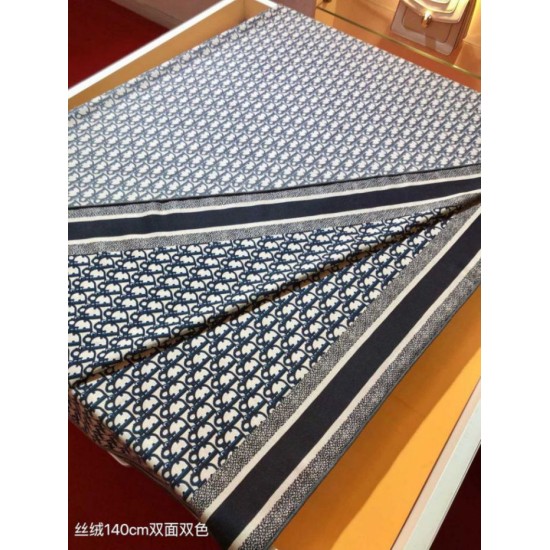 Replica Pari Sciarpa quadrata reversibile in seta e cashmere Dior Oblique Diortwin grigio/nero 140 x 140 Imitazioni Replica Pari Sciarpa quadrata reversibile in seta e cashmere Dior Oblique Diortwin grigio/nero 140 x 140