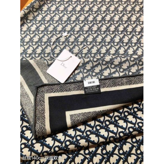 Replica Pari Sciarpa quadrata reversibile in seta e cashmere Dior Oblique Diortwin grigio/nero 140 x 140 Imitazioni Replica Pari Sciarpa quadrata reversibile in seta e cashmere Dior Oblique Diortwin grigio/nero 140 x 140