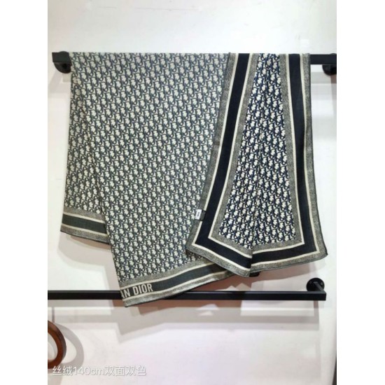 Replica Pari Sciarpa quadrata reversibile in seta e cashmere Dior Oblique Diortwin grigio/nero 140 x 140 Imitazioni Replica Pari Sciarpa quadrata reversibile in seta e cashmere Dior Oblique Diortwin grigio/nero 140 x 140