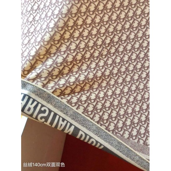Replica Pari Sciarpa quadrata reversibile in seta e cashmere Dior Oblique Diortwin bordeaux/nero 140 x 140 Imitazioni Replica Pari Sciarpa quadrata reversibile in seta e cashmere Dior Oblique Diortwin bordeaux/nero 140 x 140