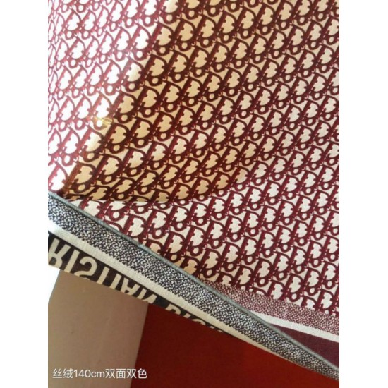 Replica Sciarpa quadrata reversibile in seta e cashmere Dior Oblique Diortwin bordeaux/blu 140 x 140 Imitazioni Replica Sciarpa quadrata reversibile in seta e cashmere Dior Oblique Diortwin bordeaux/blu 140 x 140