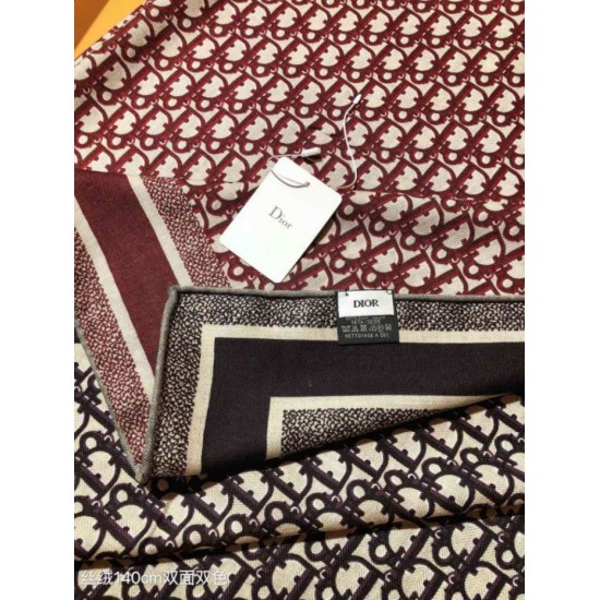 Replica Sciarpa quadrata reversibile in seta e cashmere Dior Oblique Diortwin bordeaux/blu 140 x 140 Imitazioni Replica Sciarpa quadrata reversibile in seta e cashmere Dior Oblique Diortwin bordeaux/blu 140 x 140