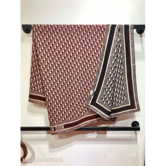 Replica Sciarpa quadrata reversibile in seta e cashmere Dior Oblique Diortwin bordeaux/blu 140 x 140 Imitazioni Replica Sciarpa quadrata reversibile in seta e cashmere Dior Oblique Diortwin bordeaux/blu 140 x 140