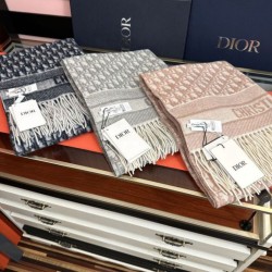 Replica Alta gamma Sciarpa frange Dior Oblique cashmere blu navy/écru 45 x 200 Rosa Imitazioni Replica Alta gamma Sciarpa frange Dior Oblique cashmere blu navy/écru 45 x 200 Rosa