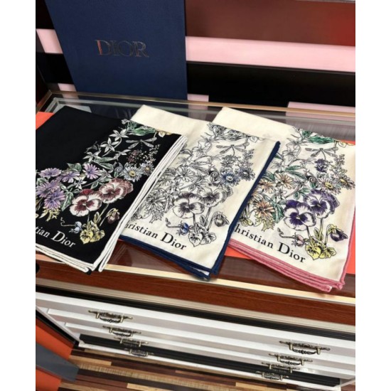 Replica Dettagli perfetti Sciarpa Mitzah in seta e cashmere multicolore Dior D-Floral 140 x 140 01 Imitazioni Replica Dettagli perfetti Sciarpa Mitzah in seta e cashmere multicolore Dior D-Floral 140 x 140 01