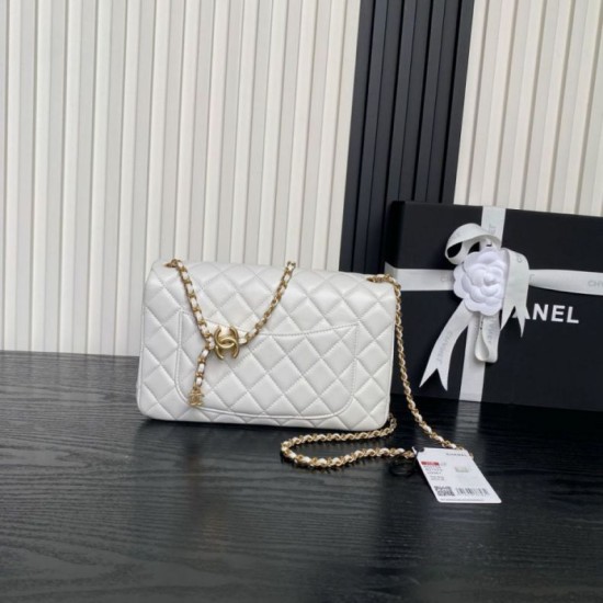 Replica Borse Chanel AS5756 piccola Rettangolare con patta e manico superiore bianca Imitazioni Replica Borse Chanel AS5756 piccola Rettangolare con patta e manico superiore bianca