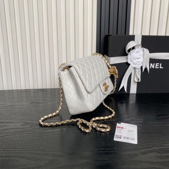 Replica Borse Chanel AS5756 piccola Rettangolare con patta e manico superiore bianca Imitazioni Replica Borse Chanel AS5756 piccola Rettangolare con patta e manico superiore bianca