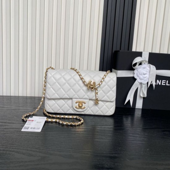 Replica Borse Chanel AS5756 piccola Rettangolare con patta e manico superiore bianca Imitazioni Replica Borse Chanel AS5756 piccola Rettangolare con patta e manico superiore bianca