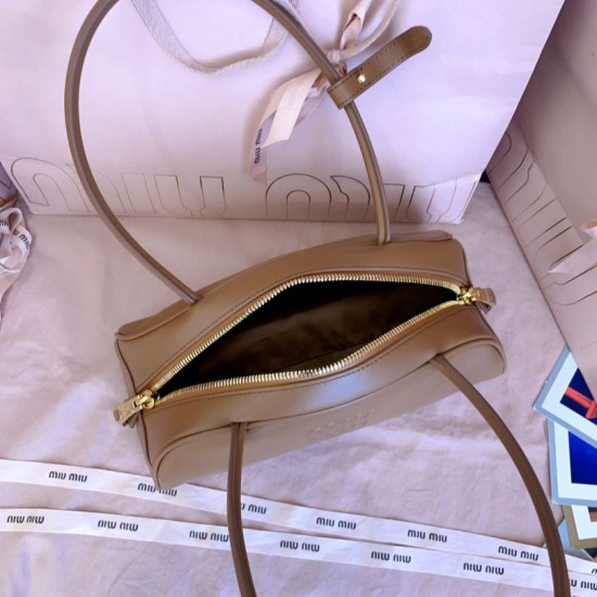 Replica Borse a mano Miu Miu Beau marrone cognac 5BB193 Marrone Imitazioni Replica Borse a mano Miu Miu Beau marrone cognac 5BB193 Marrone
