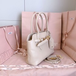 Replica Borse tote Miu Miu Adventure nappa 5BA292 Bianca Imitazioni Replica Borse tote Miu Miu Adventure nappa 5BA292 Bianca