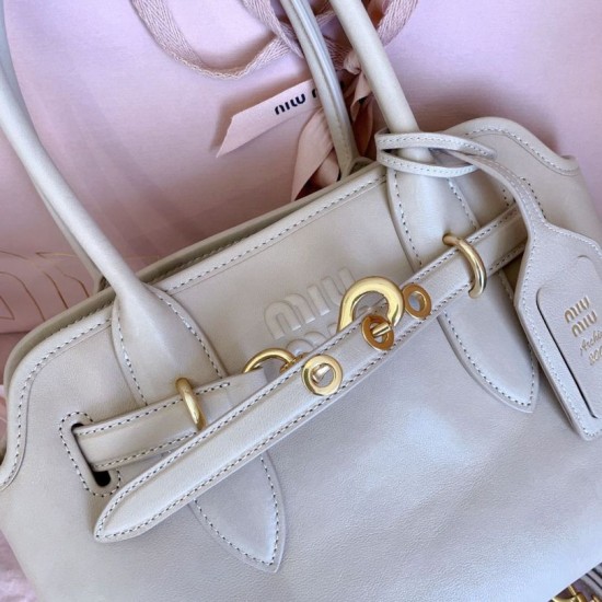 Replica Borse tote Miu Miu Adventure nappa 5BA292 Bianca Imitazioni Replica Borse tote Miu Miu Adventure nappa 5BA292 Bianca