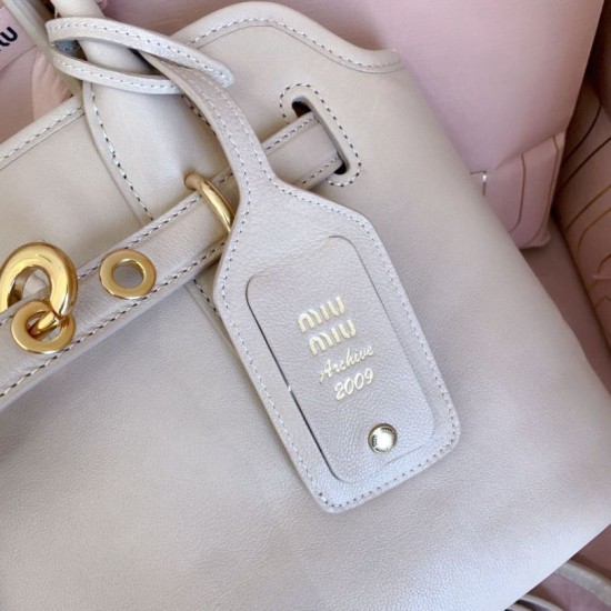 Replica Borse tote Miu Miu Adventure nappa 5BA292 Bianca Imitazioni Replica Borse tote Miu Miu Adventure nappa 5BA292 Bianca
