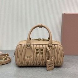 Replica Borsa con manico superiore Miu Miu Arcadie matelassé Albicocca