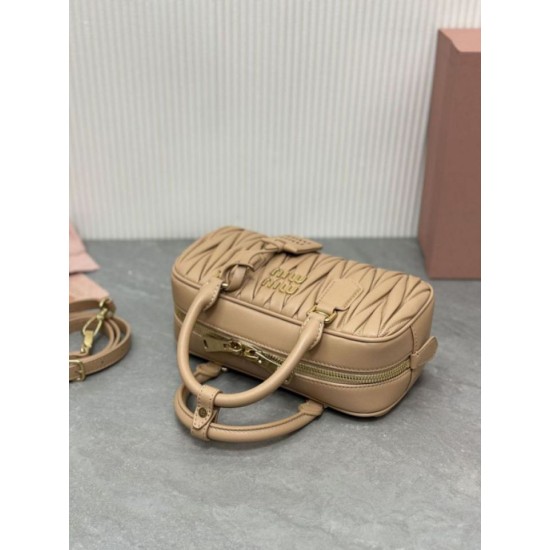 Replica Borsa con manico superiore Miu Miu Arcadie matelassé Albicocca Imitazioni Replica Borsa con manico superiore Miu Miu Arcadie matelassé Albicocca