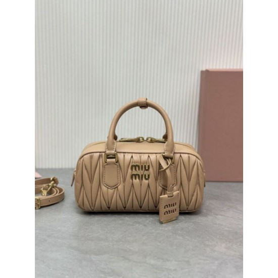 Replica Borsa con manico superiore Miu Miu Arcadie matelassé Albicocca Imitazioni Replica Borsa con manico superiore Miu Miu Arcadie matelassé Albicocca