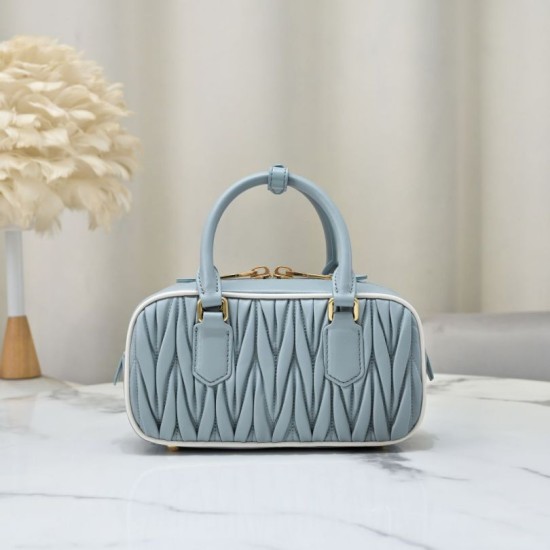 Replica Borsa con manico superiore Miu Miu Arcadie matelassé Blu