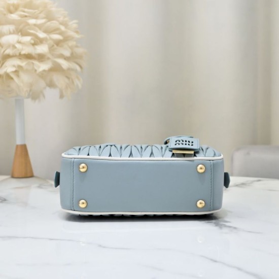 Replica Borsa con manico superiore Miu Miu Arcadie matelassé Blu