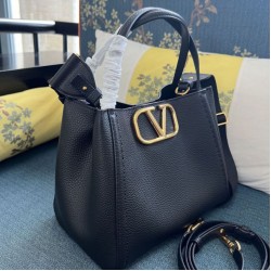 Replica Borsa a mano media Valentino Garavani Alltime vitello granato Nero Imitazioni Replica Borsa a mano media Valentino Garavani Alltime vitello granato Nero